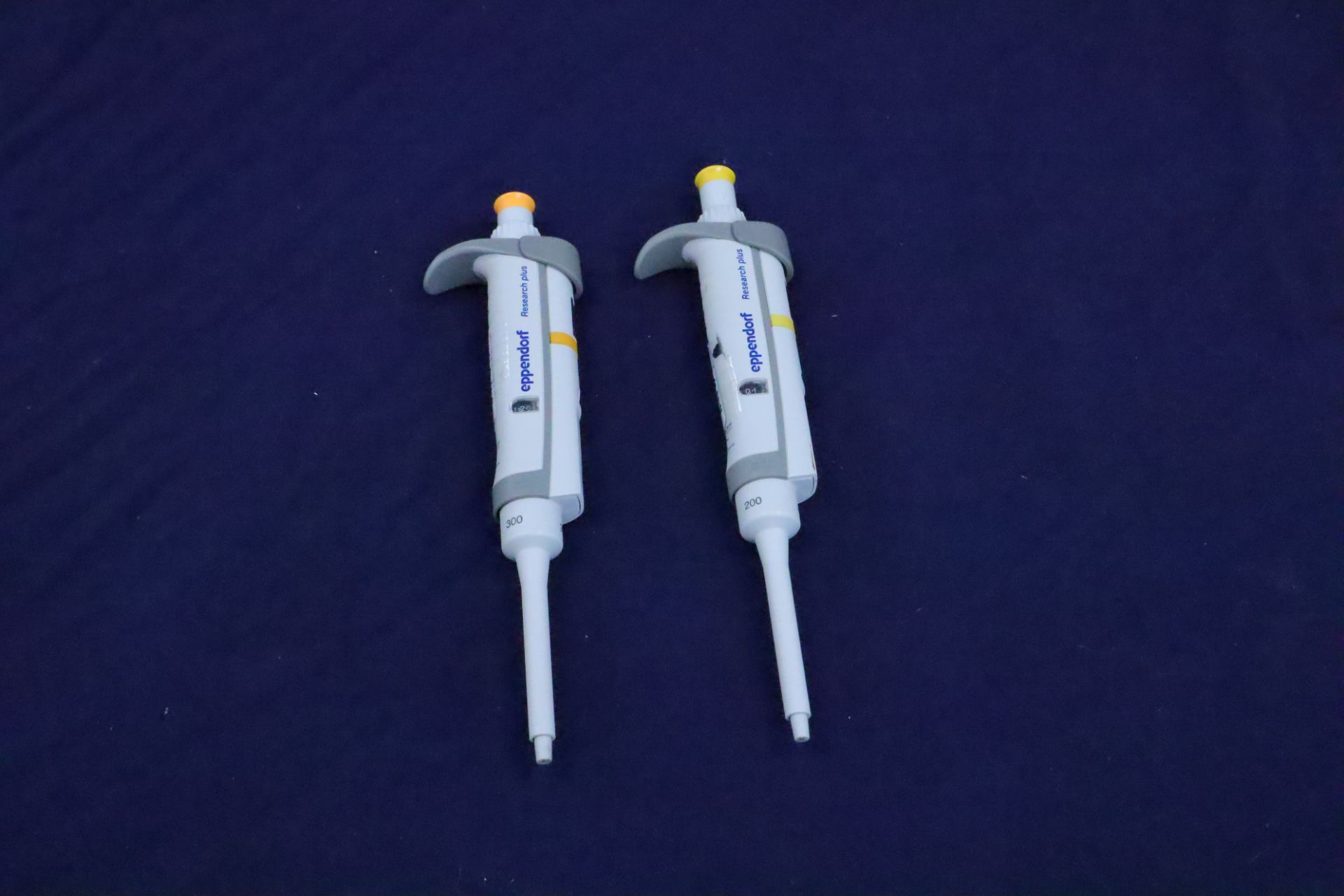 Eppendorf Research Plus Adjustable Volume Pipette 20-200 uL & 30-300 uL - Image 2 of 8