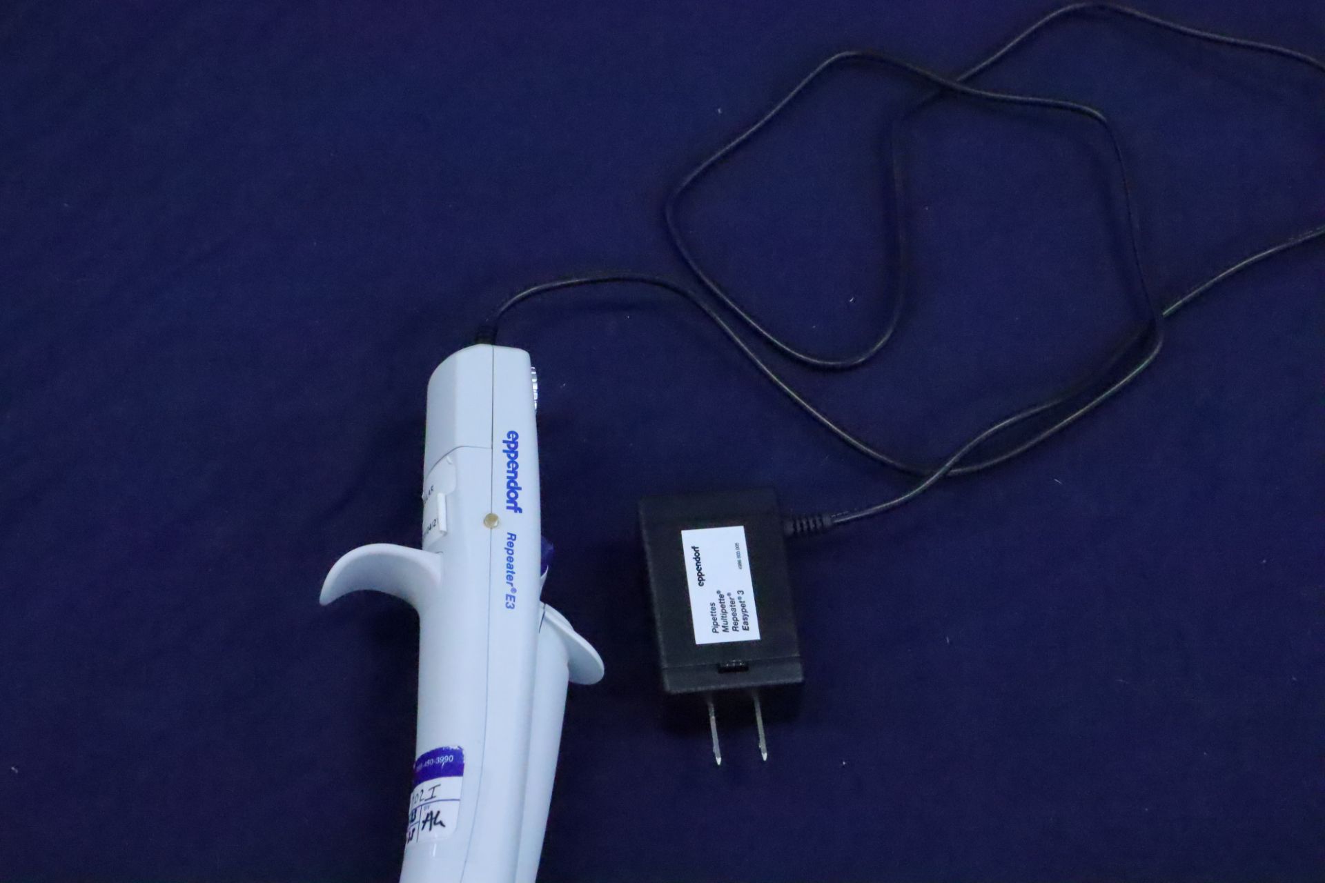 Eppendorf E3 Repeater Pipette with charger - Image 6 of 6