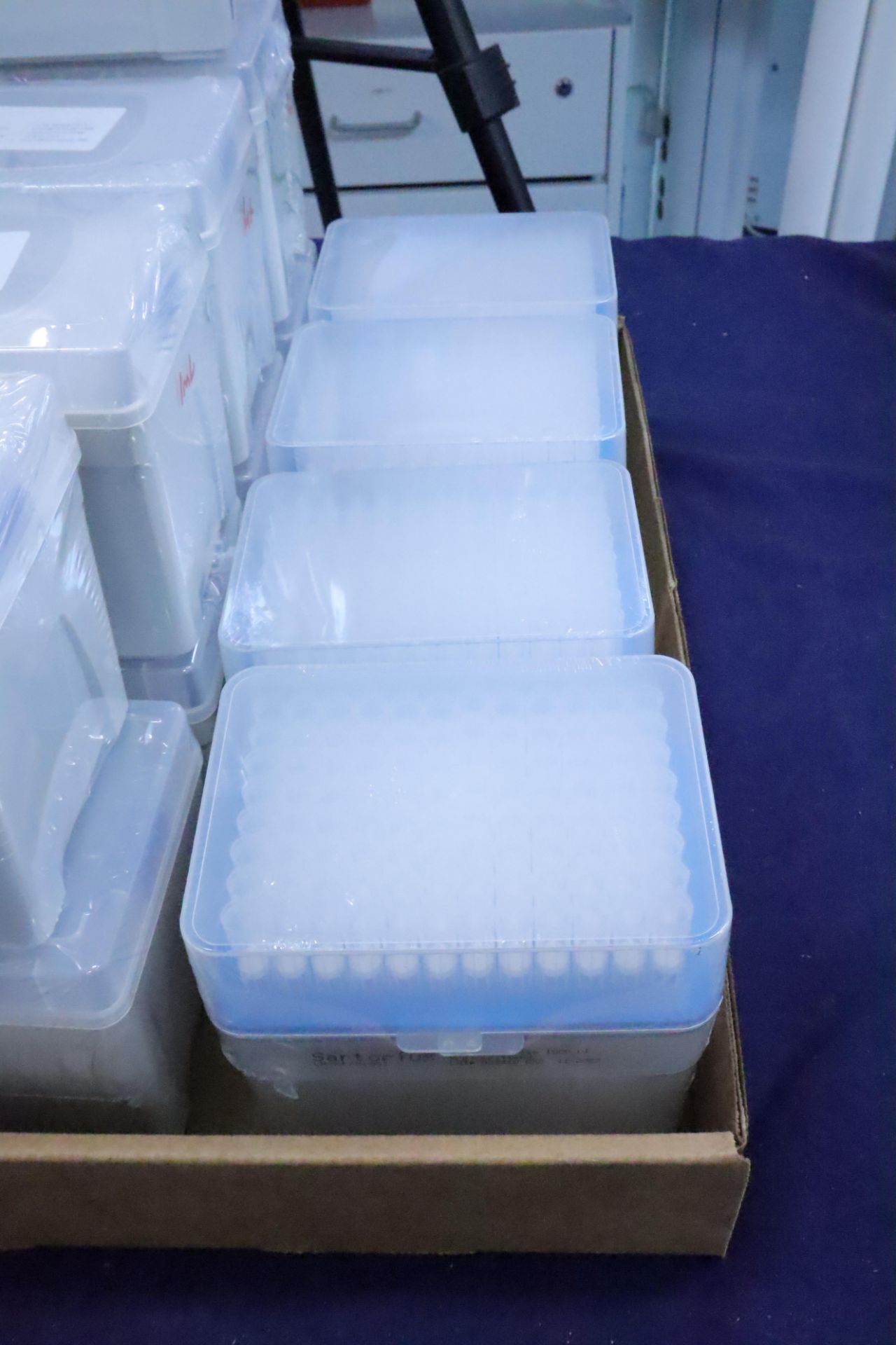 (NIB) Filter Pipette Tips 1000 uL / 96 tips per rack (Qty 34) - Image 4 of 5