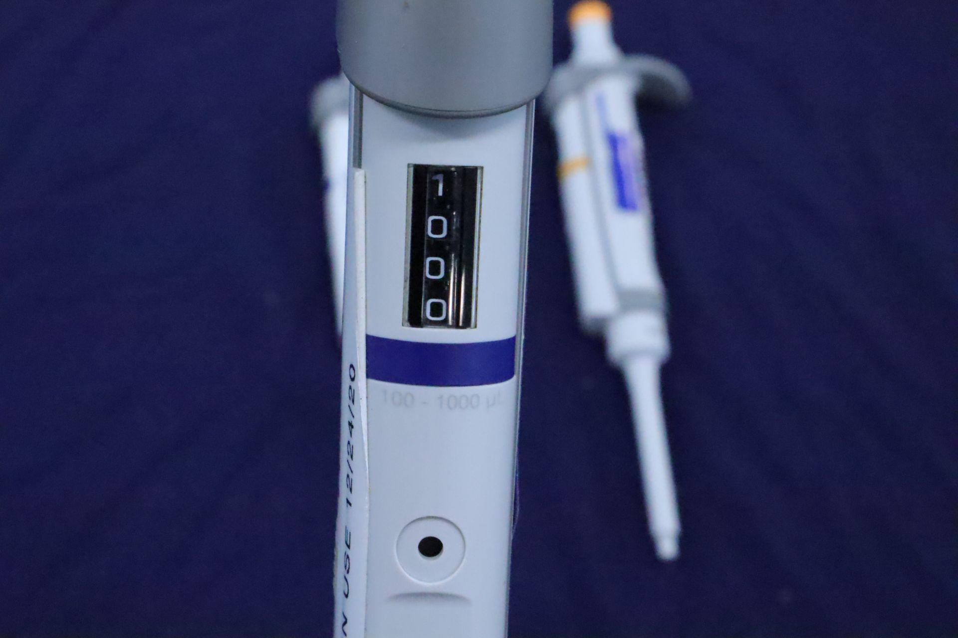 Eppendorf Research Plus Adjustable Volume Pipette (Qty 3) - Image 9 of 11