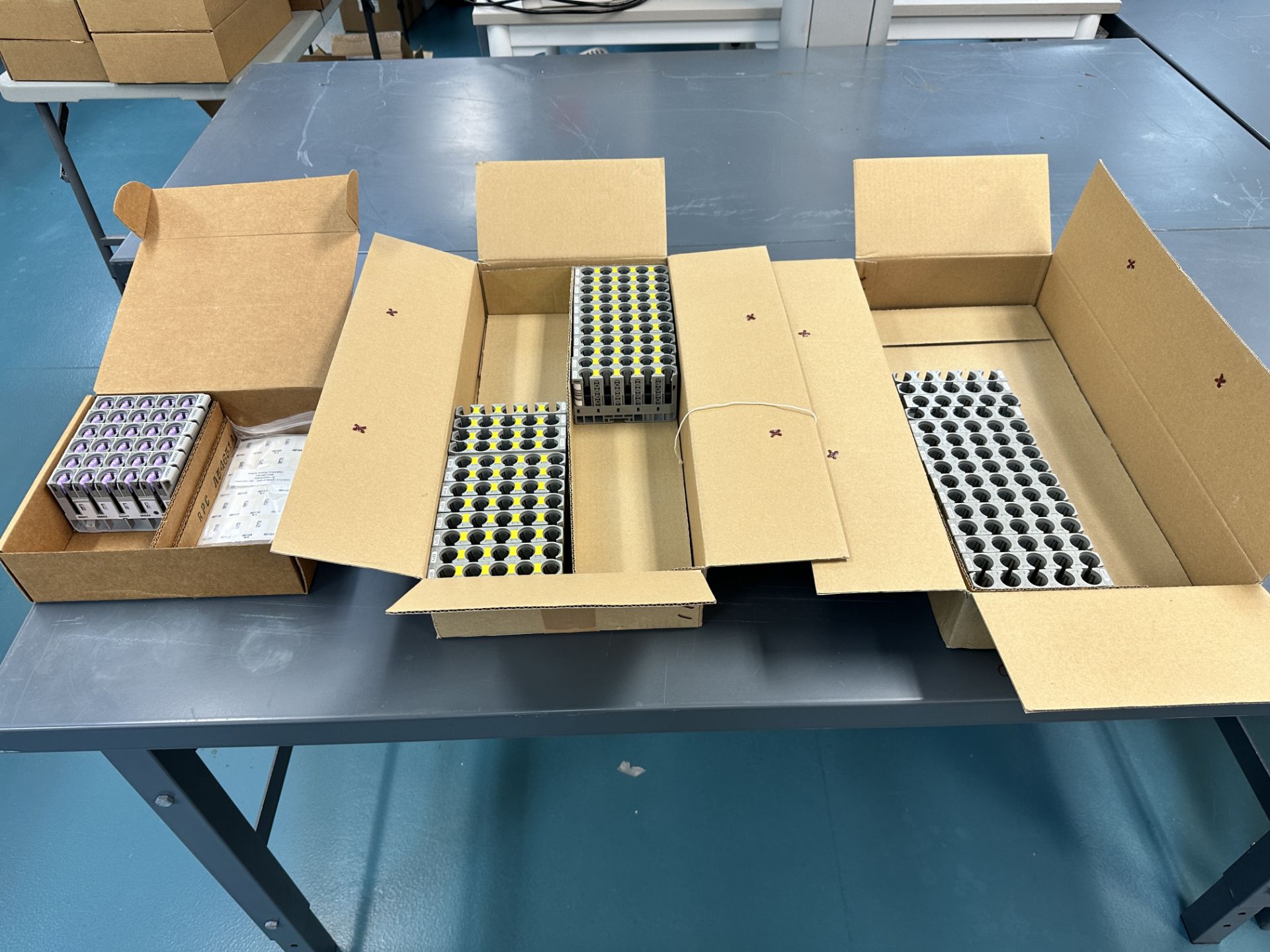 Cobas Analyzer Sample Tube Racks and Type A Cassette, DXH (Qty 44)