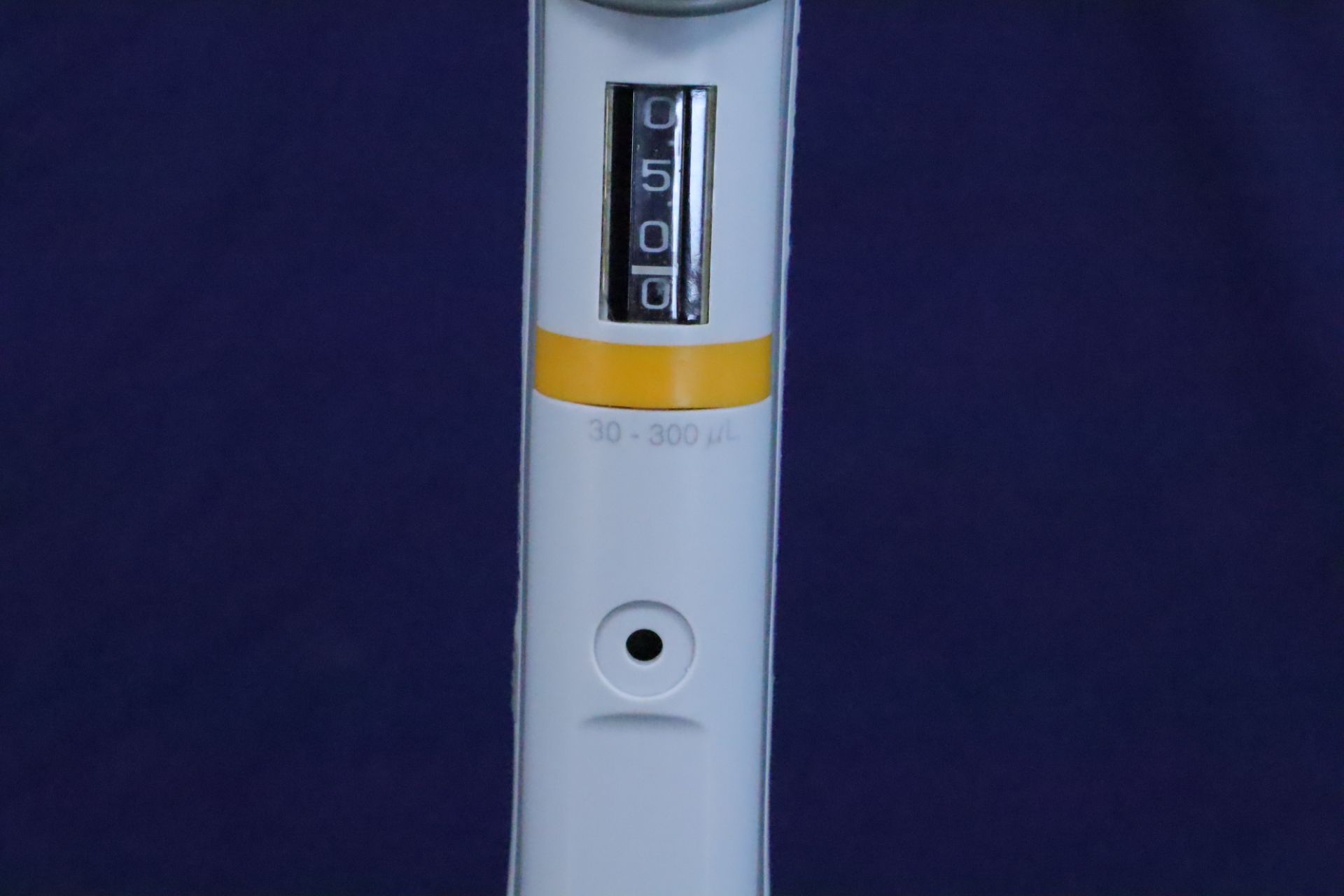 Eppendorf Research Plus Adjustable Volume Pipette 30-300 uL - Image 3 of 4