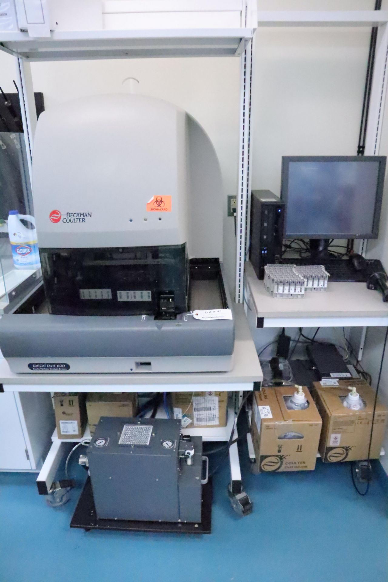 Beckman Coulter UniCel DxH 600 with pump, computer, fluid and tubes (SN: AY17713) - Image 2 of 6
