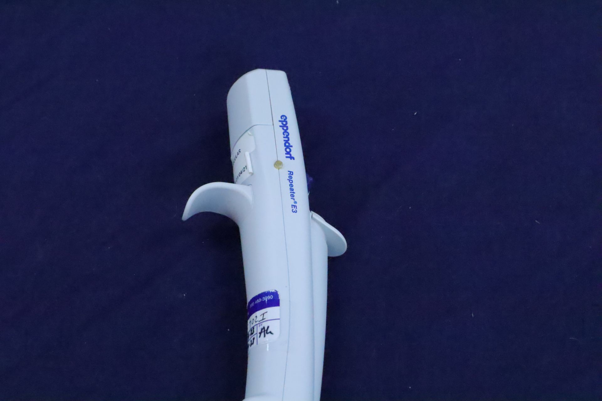 Eppendorf E3 Repeater Pipette with charger - Image 4 of 6