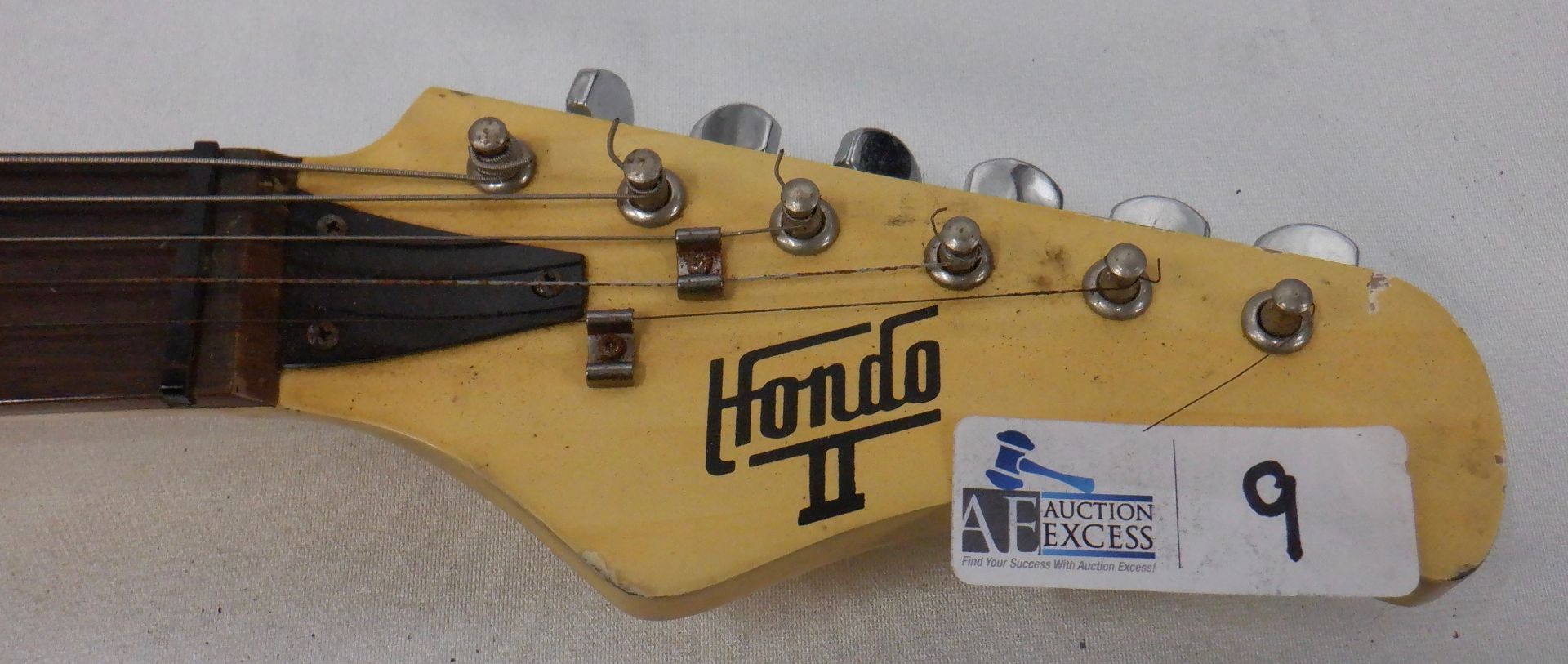 HONDO II STRAT GUITAR WITH SOFT CASE - Image 4 of 7