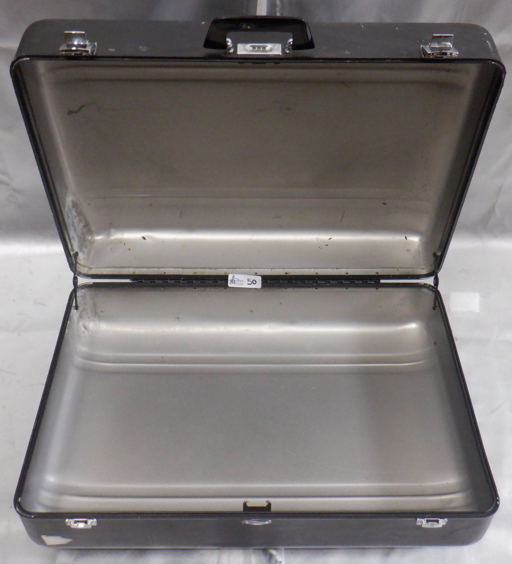 ZERO HALIBURTON ALUMINUM TRAVEL CASE - Image 3 of 3