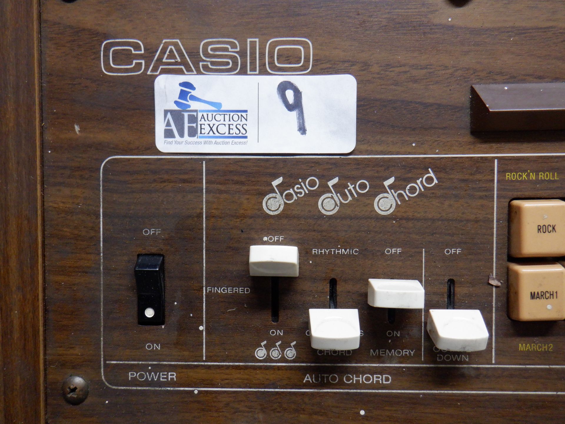 CASIOTONE 401 ELECTRONIC KEYBOARD - Image 2 of 5