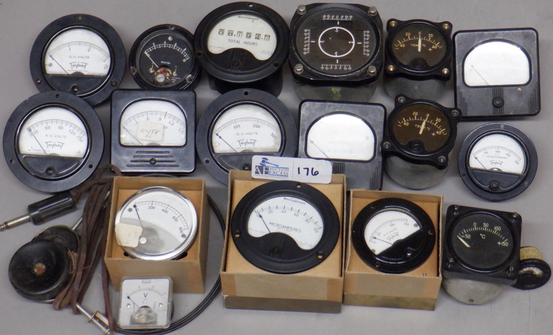 BOX VINTAGE GAUGES