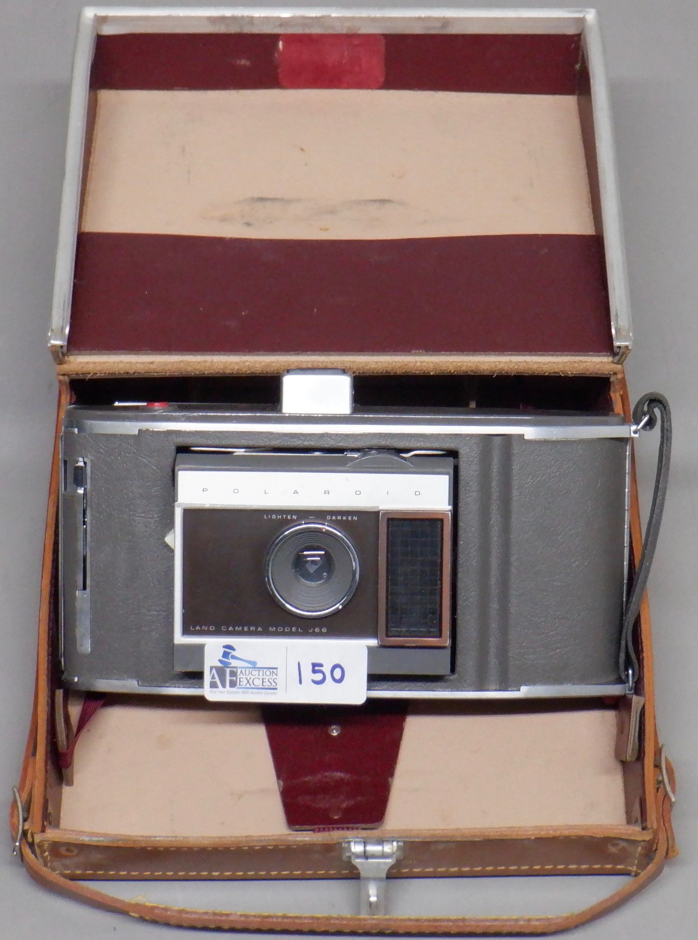 POLAROID LAND CAMERA J66 IN CASE