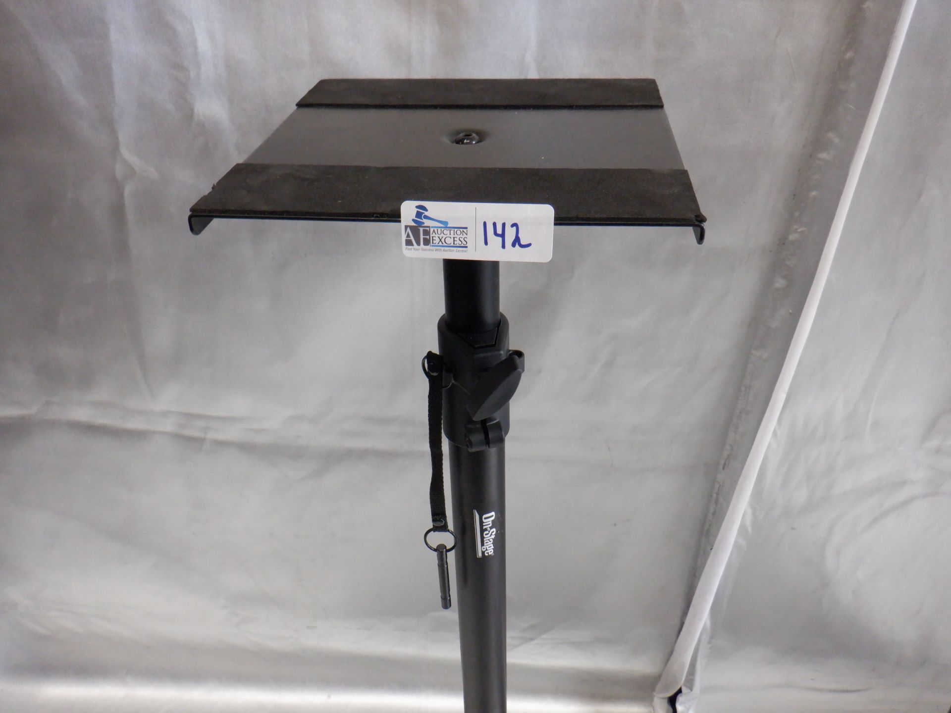 LOT OF 2 ON STAGE STANDS ADJUSTABLE - Image 4 of 5