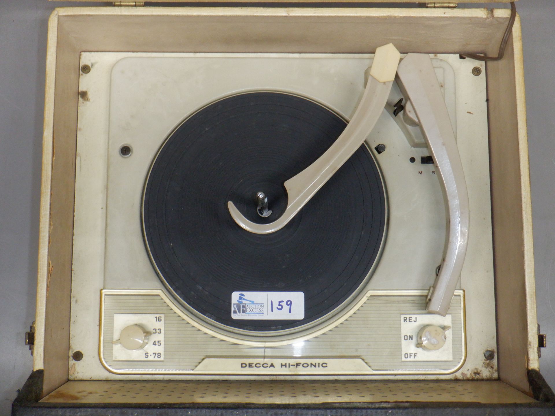 DECCA DP-293 "THE BENTON" PORTABLE RECORD PLAYER - Image 4 of 4