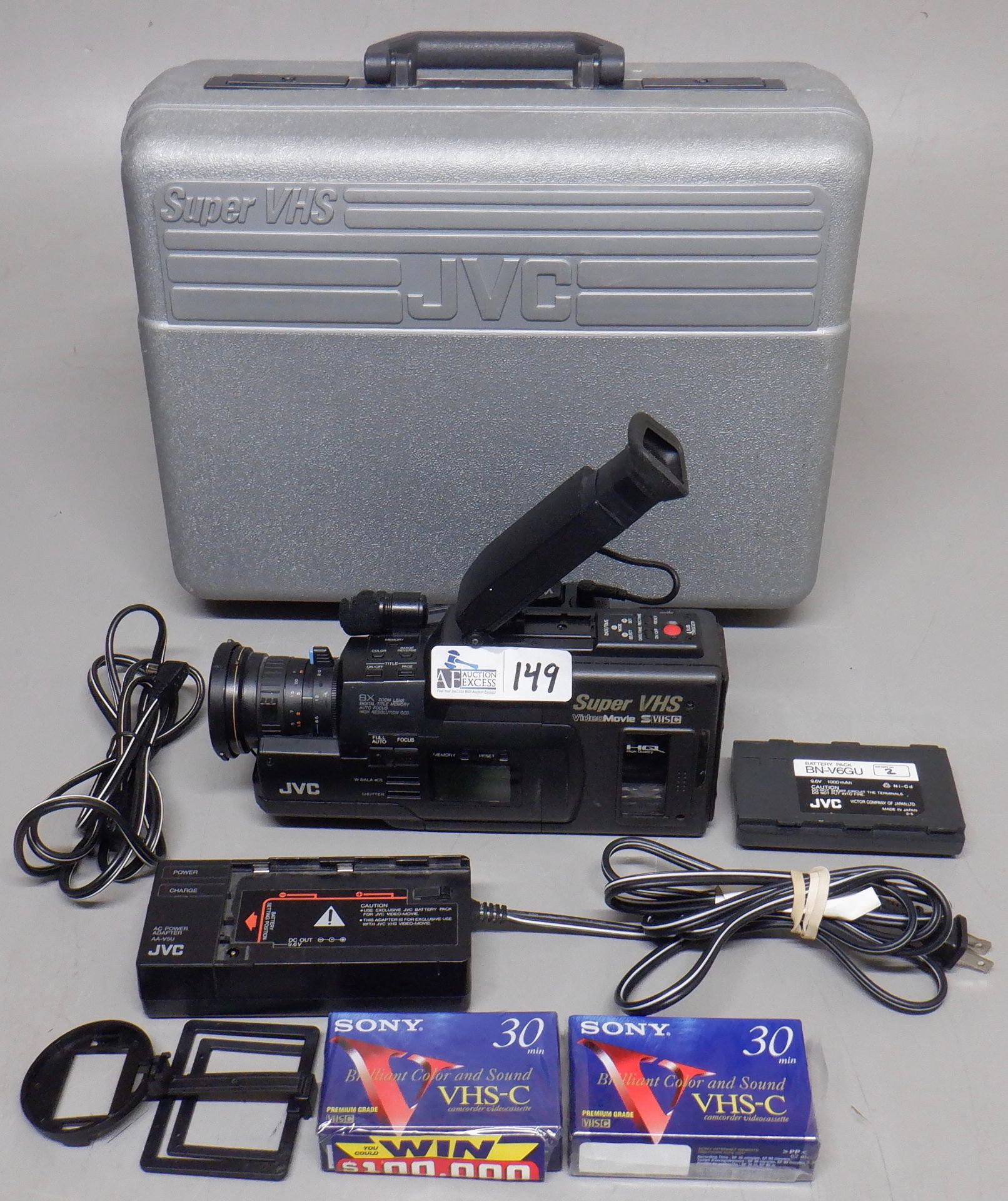 JVC SUPER VHS C MOVIE CAMERA WITH ACCESSORIES IN CASE - Bild 3 aus 8