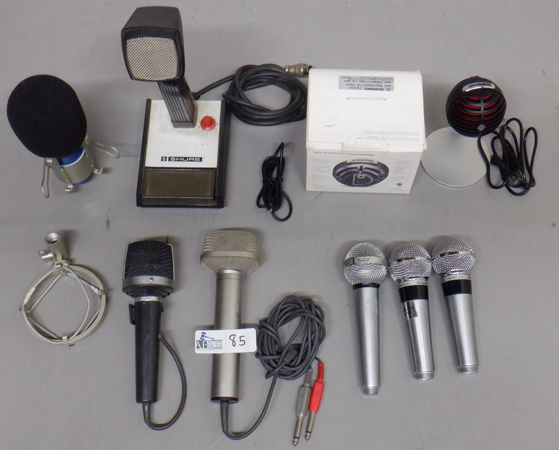 BOX VINTAGE MICS - Image 2 of 2