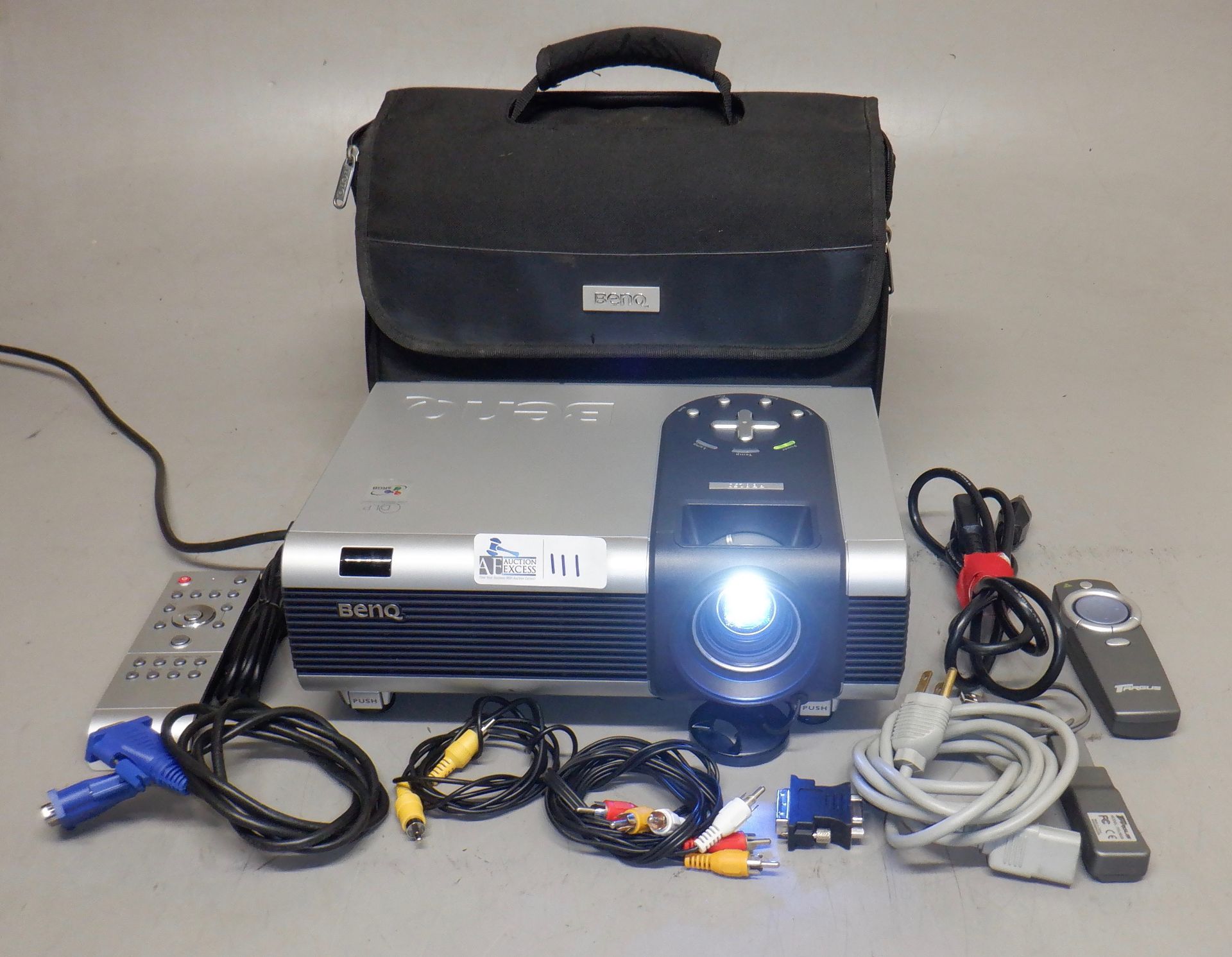 BENO PROJECTOR PB8253 DLP IN CASE - Image 2 of 5