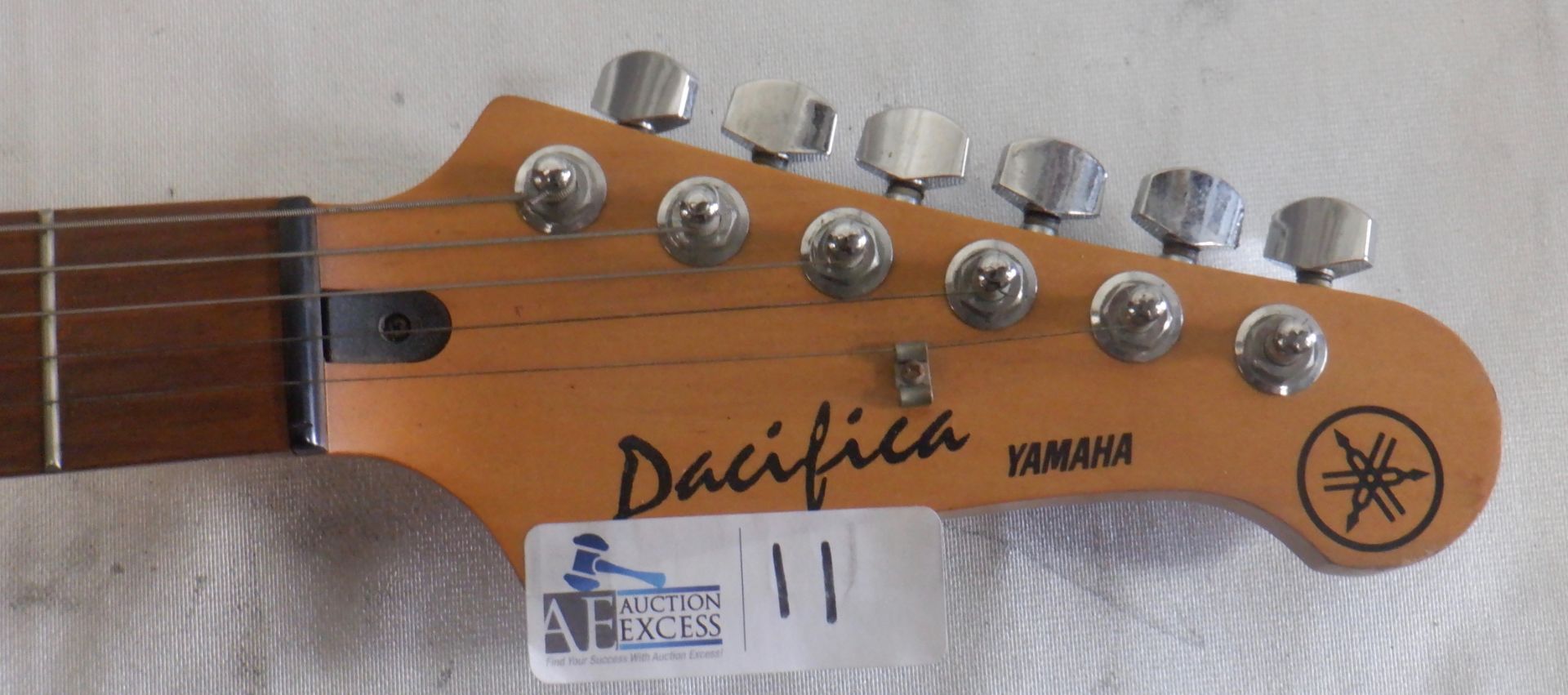 YAMAHA PACIFICA GUITAR WITH CASE - Image 4 of 6