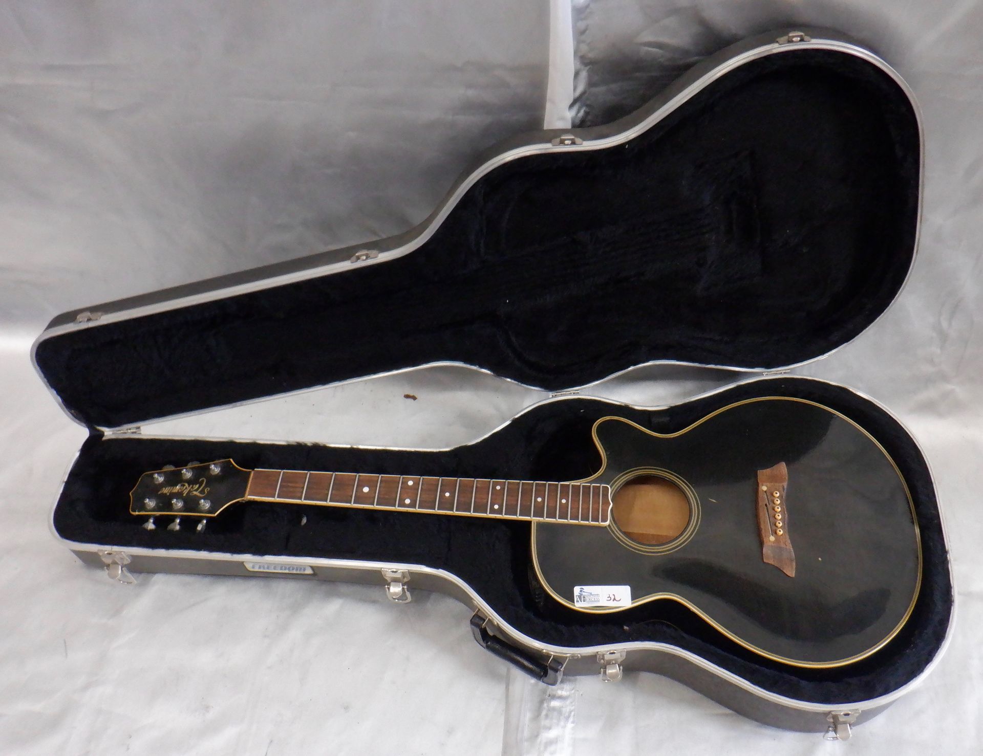 TAKAMINE GUITAR WITH CASE MODEL FP 592 ME