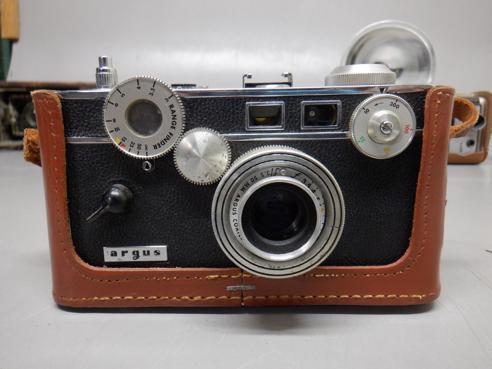 BOX VINTAGE CAMERAS - Image 13 of 19