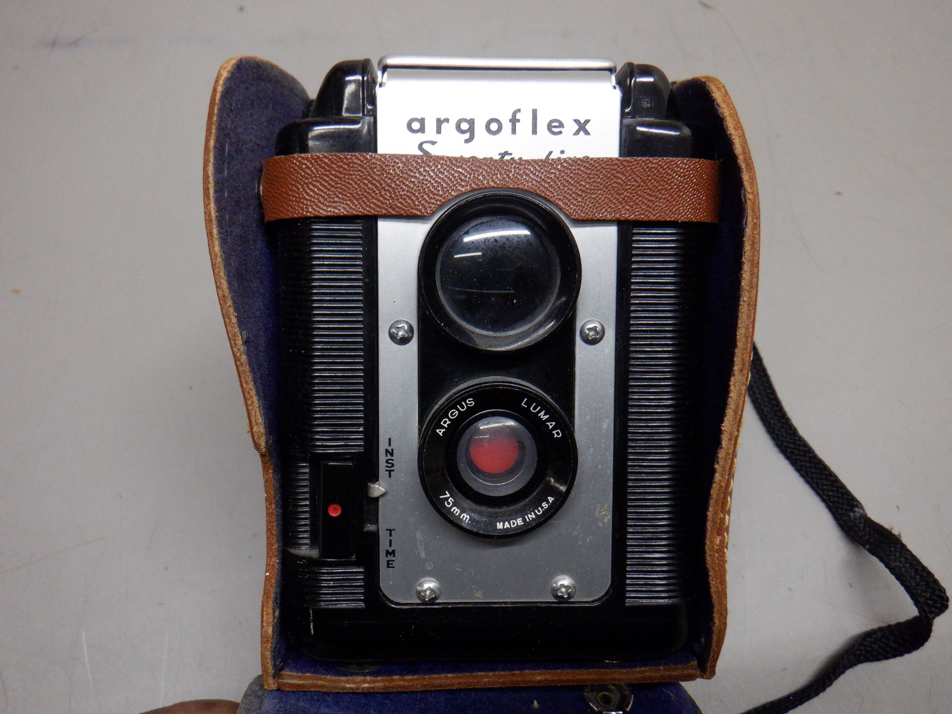 BOX VINTAGE CAMERAS - Image 11 of 19