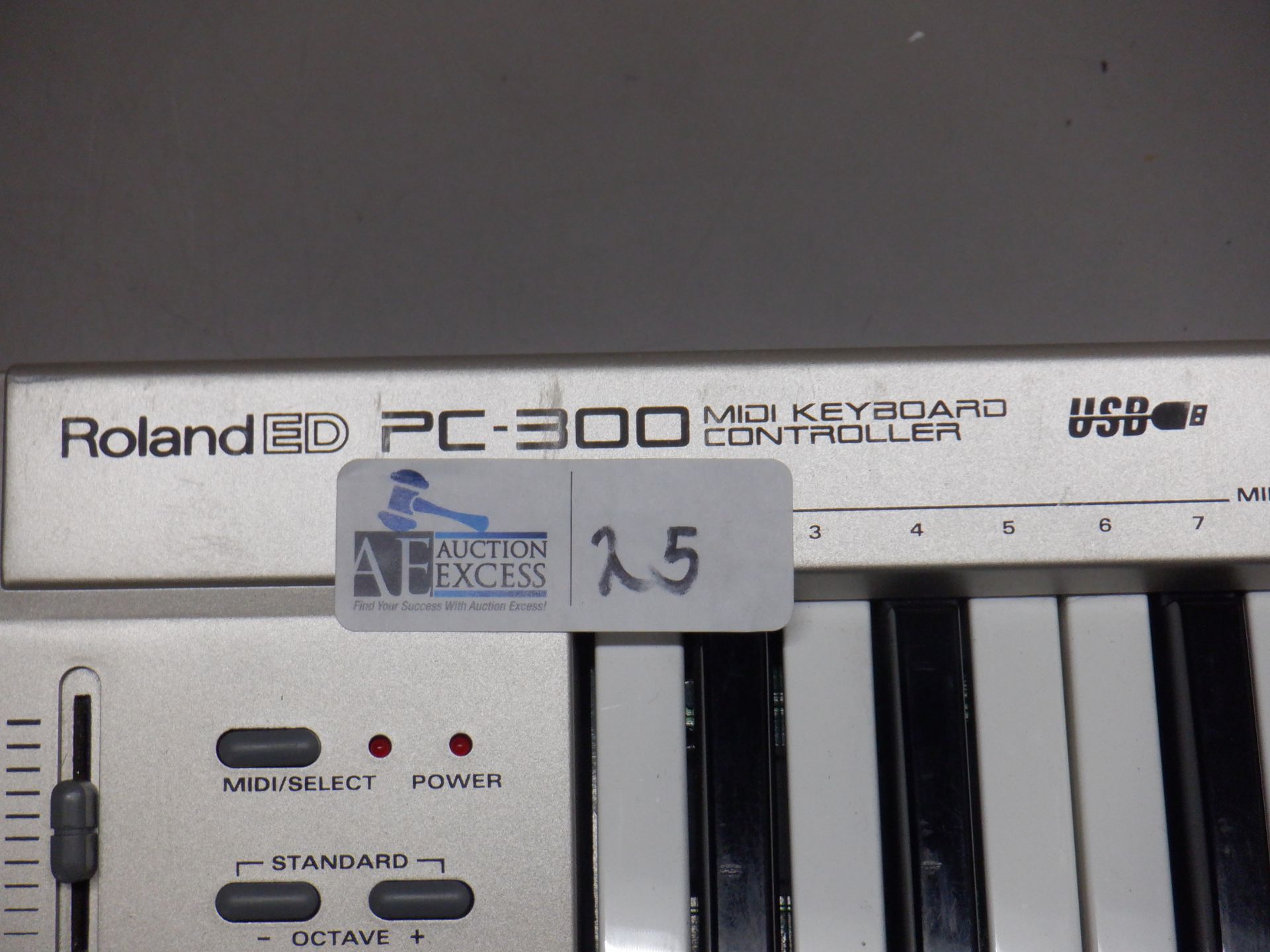 ROLAND PC300 USB KEYBOARD NO PS - Image 2 of 4