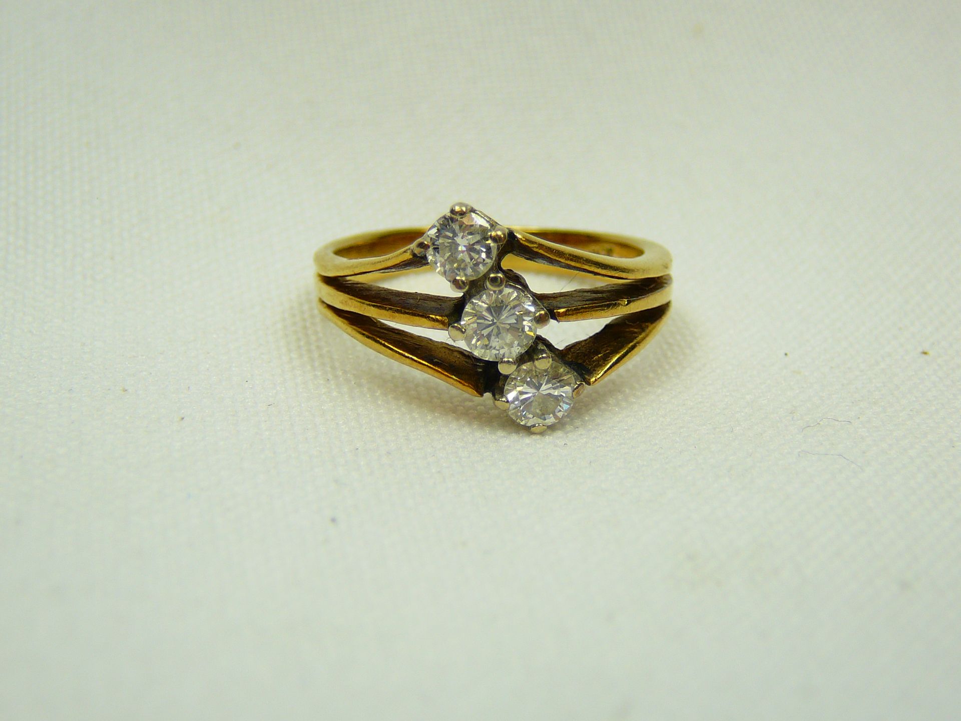 18ct gold diamond trilogy ring