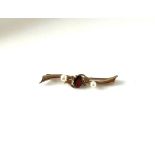 9ct gold garnet and pearl brooch