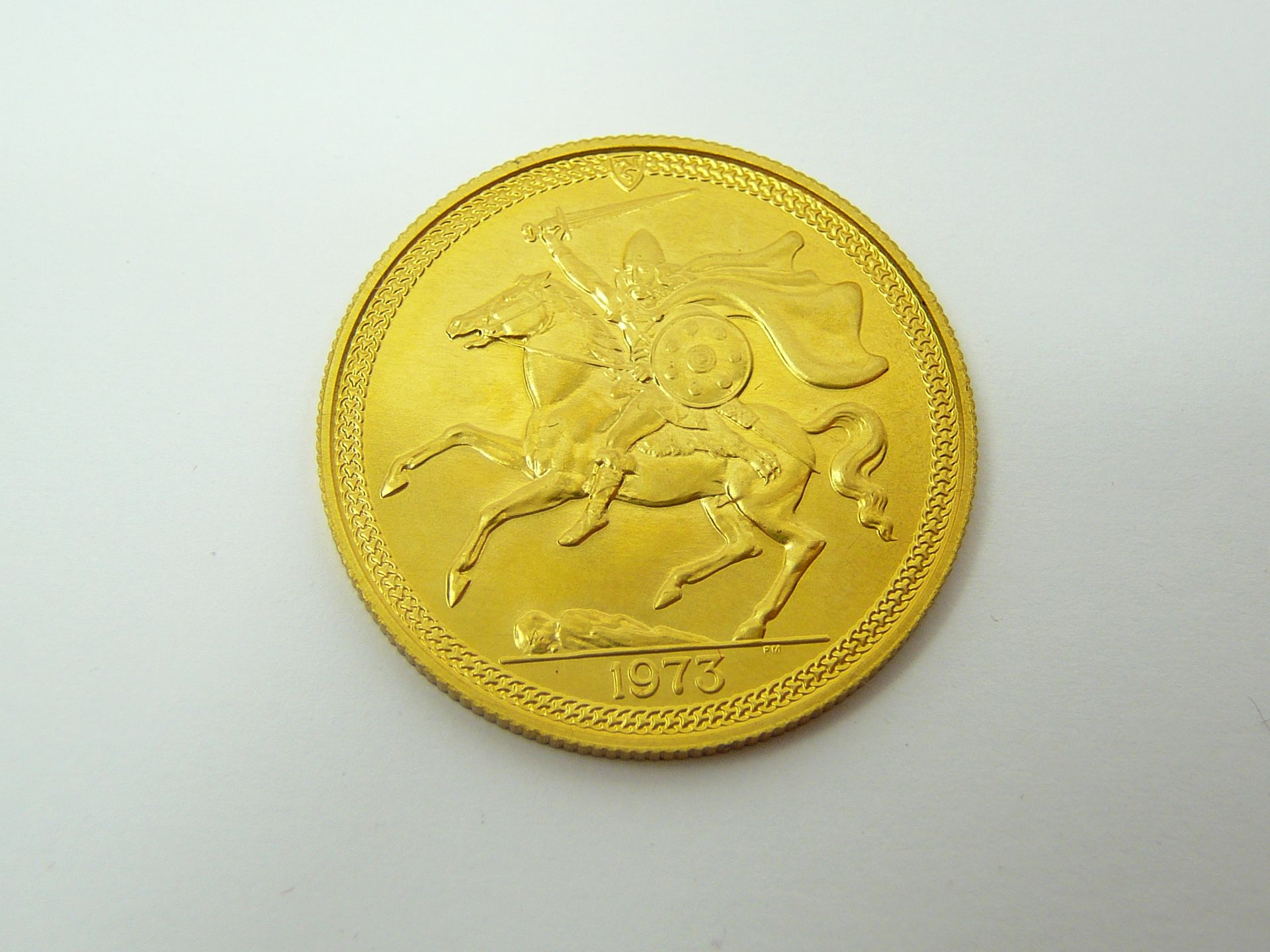 1973 gold double sovereign - Image 2 of 2