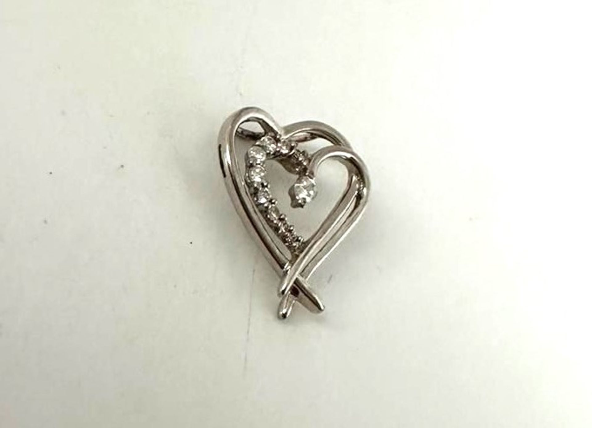 9ct gold CZ heart pendant