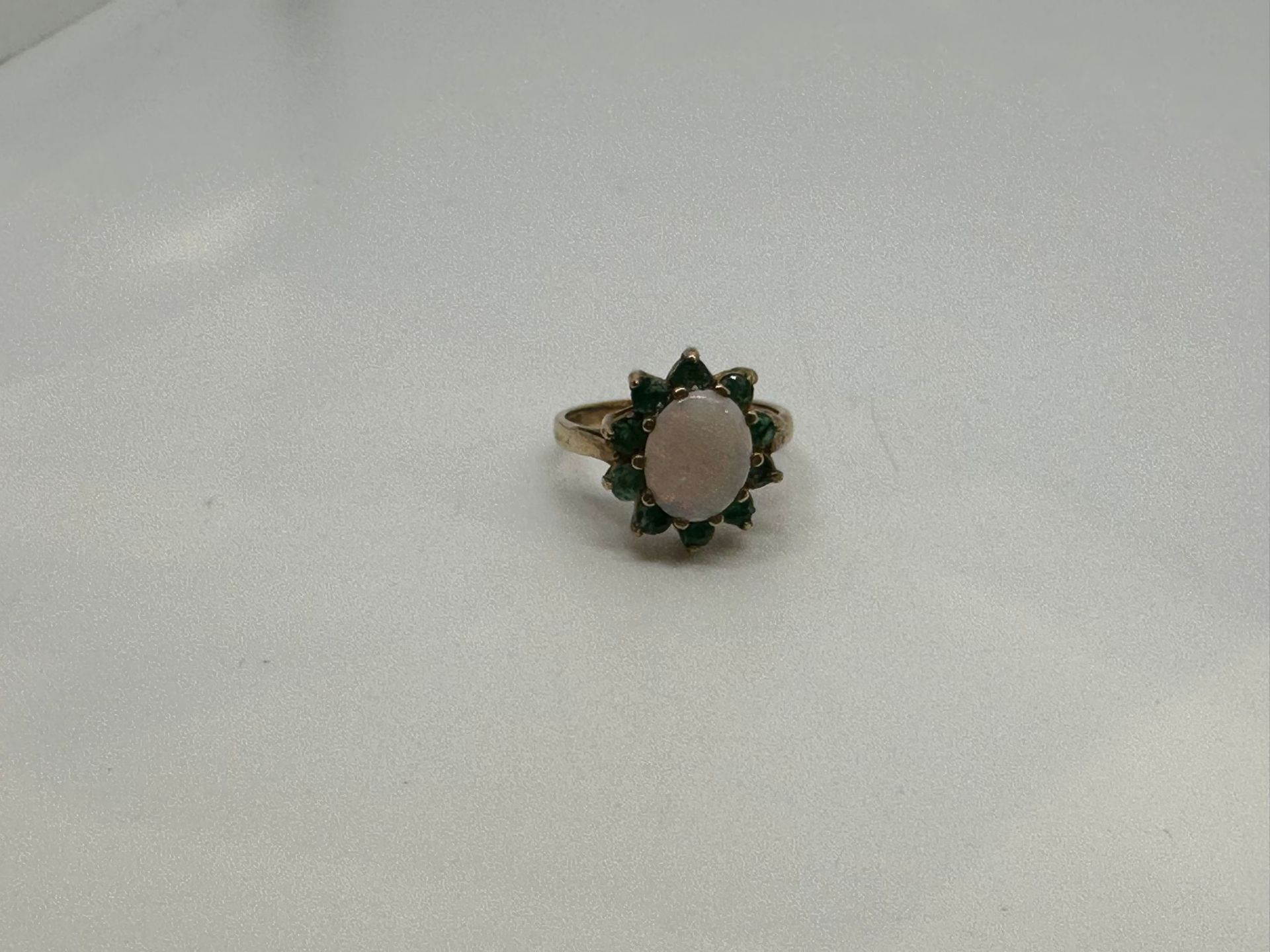 9ct gold emerald and opal ring - Image 2 of 2