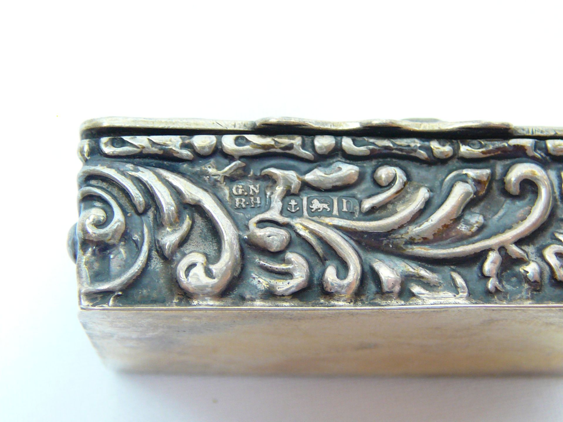 Pair of silver repousse snuff boxes - Image 3 of 10