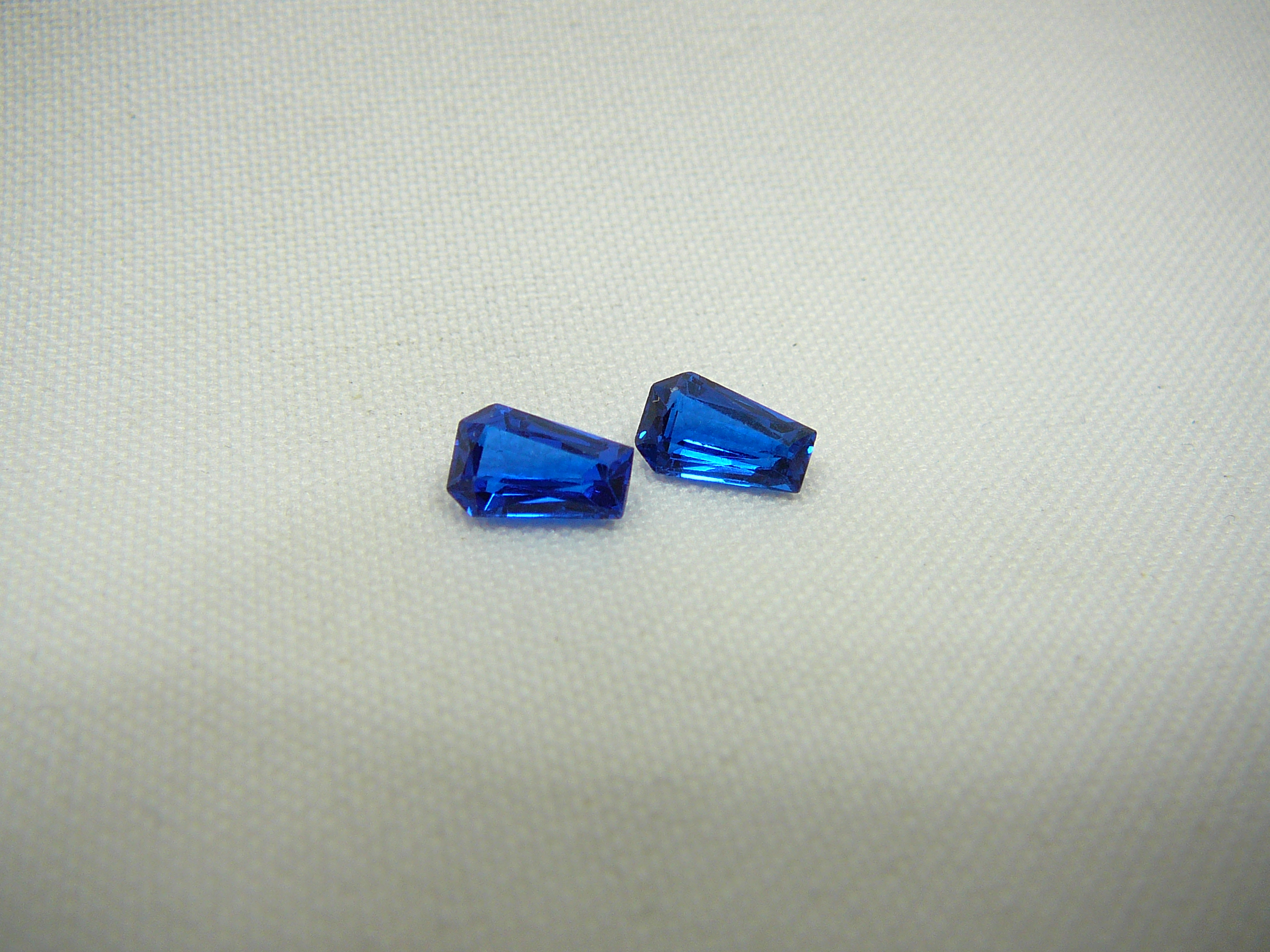 Pair of Trapeze Cut Apatite