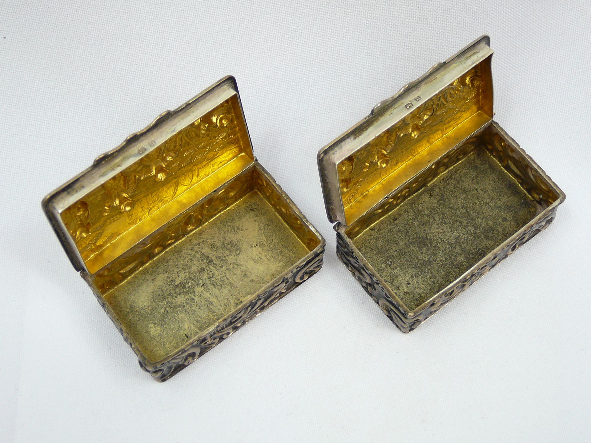 Pair of silver repousse snuff boxes - Image 10 of 10