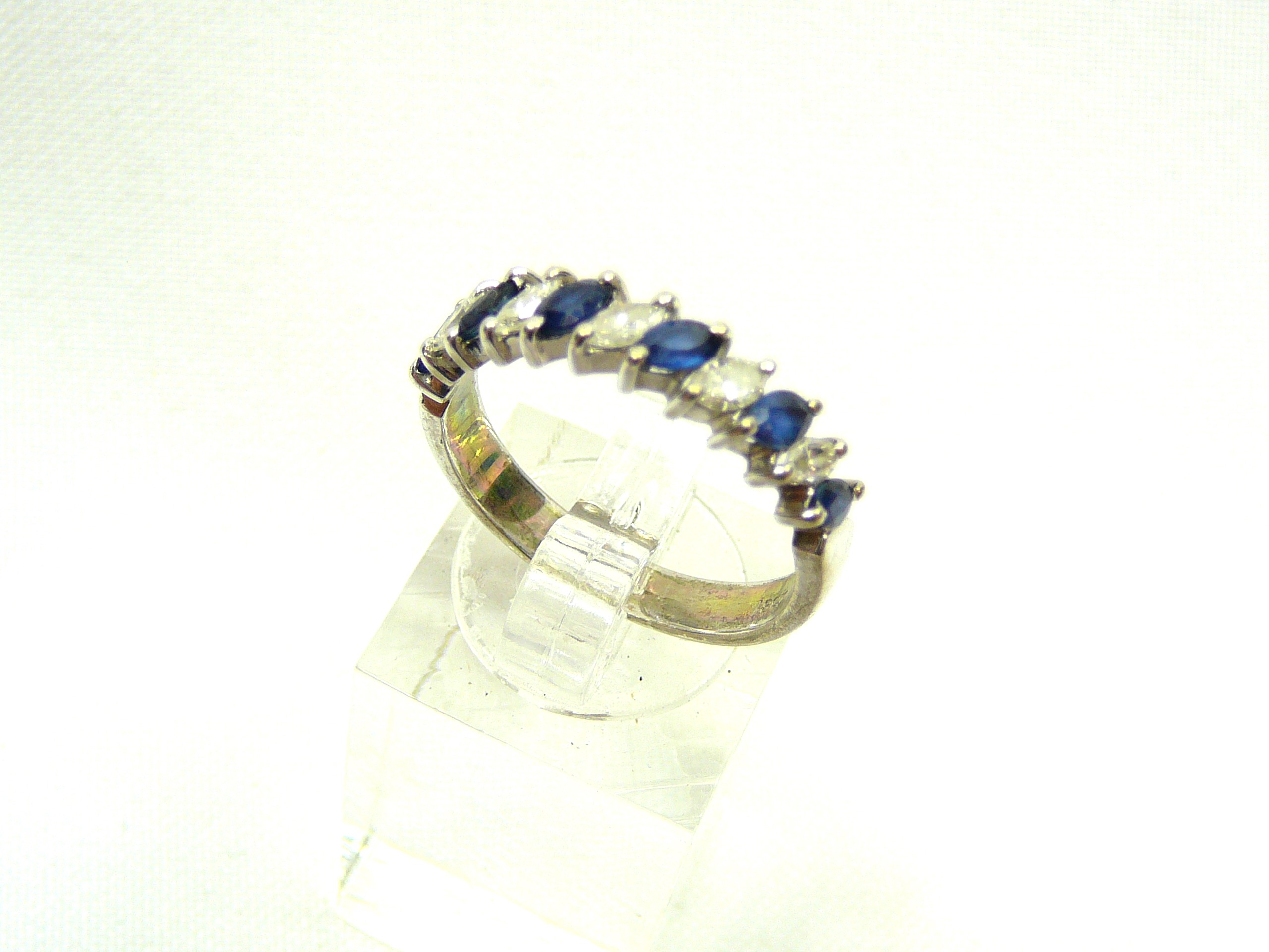 18ct white gold sapphire and diamond ring - Image 2 of 3