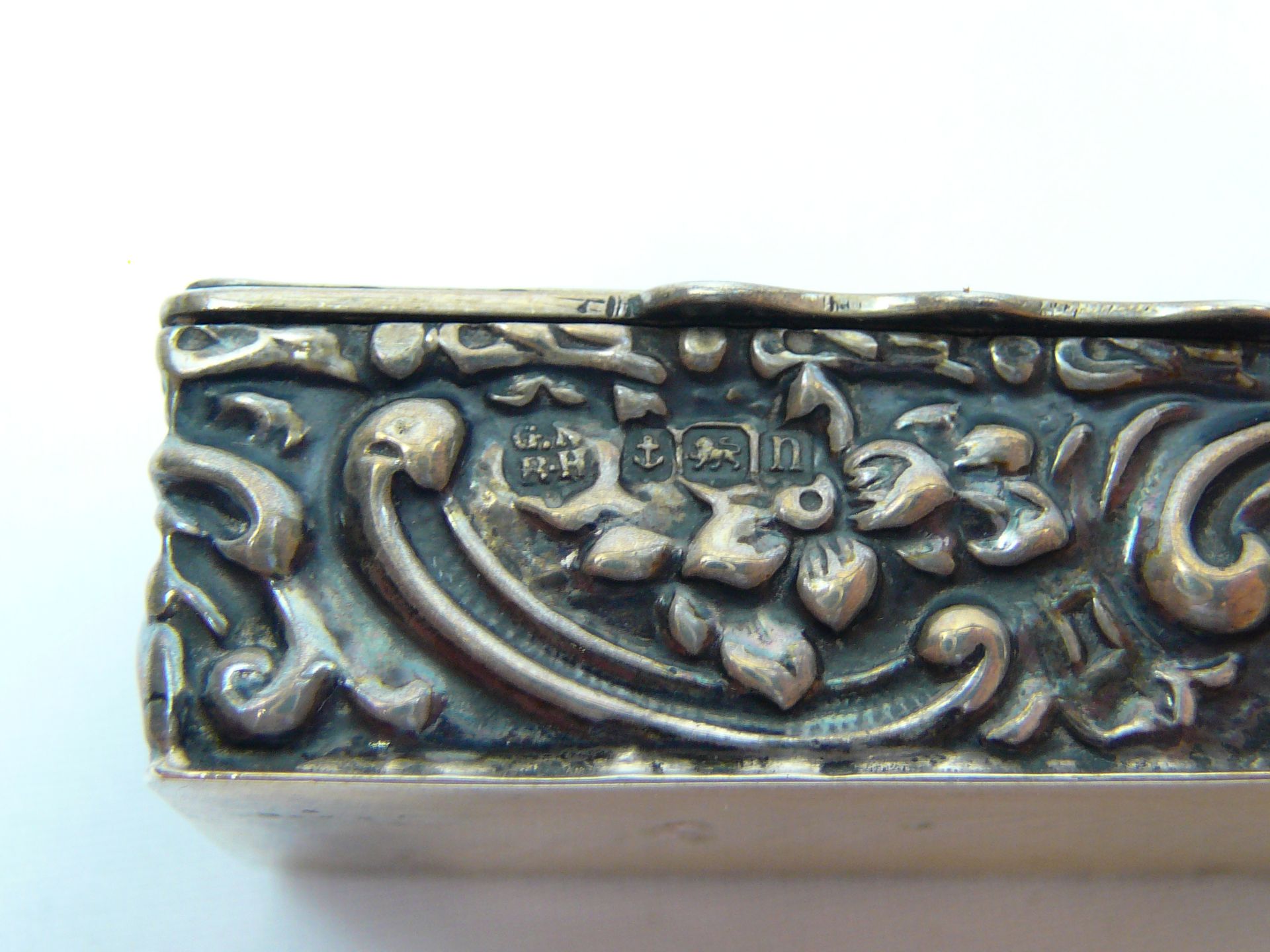 Pair of silver repousse snuff boxes - Image 2 of 10