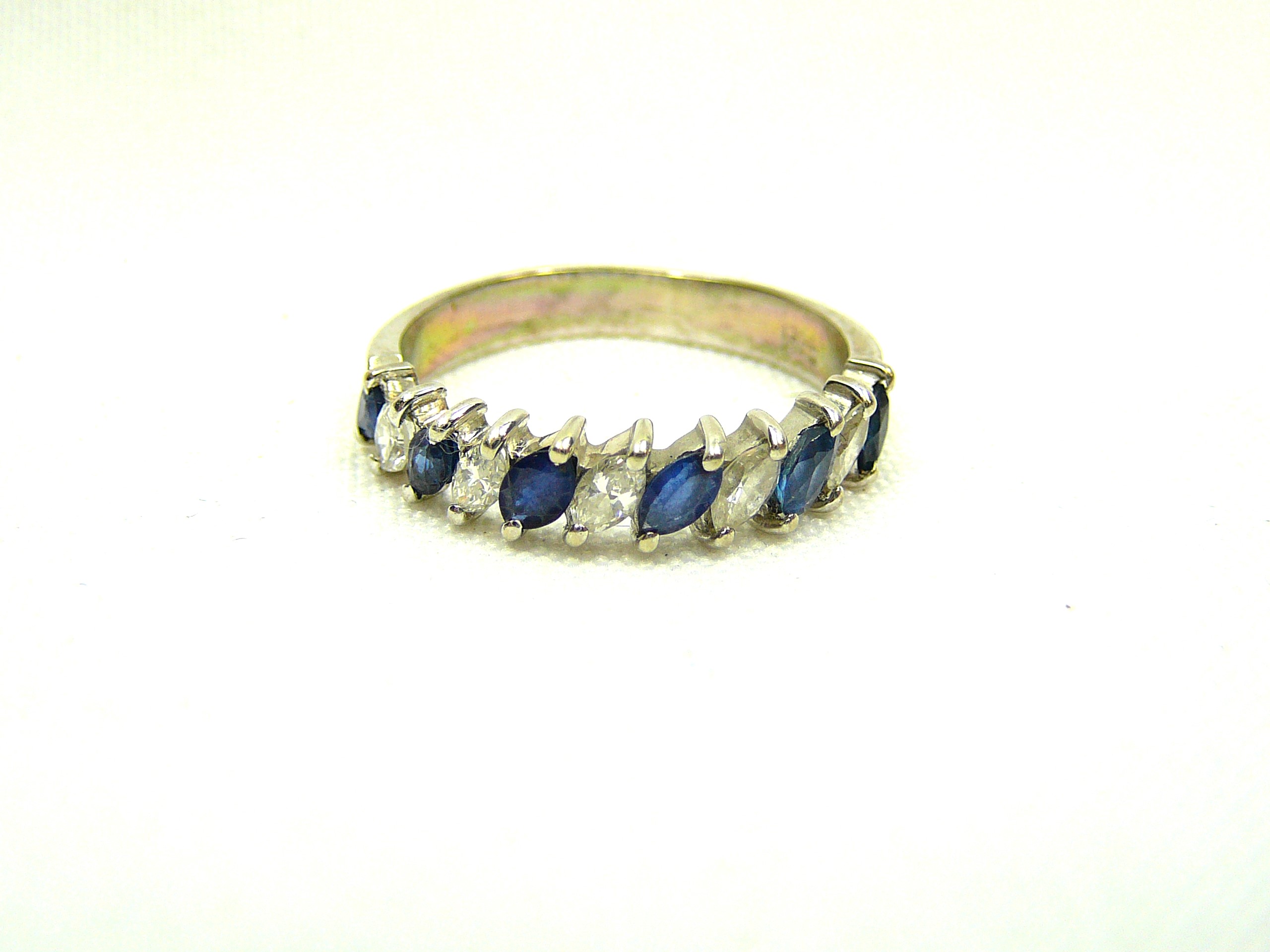 18ct white gold sapphire and diamond ring