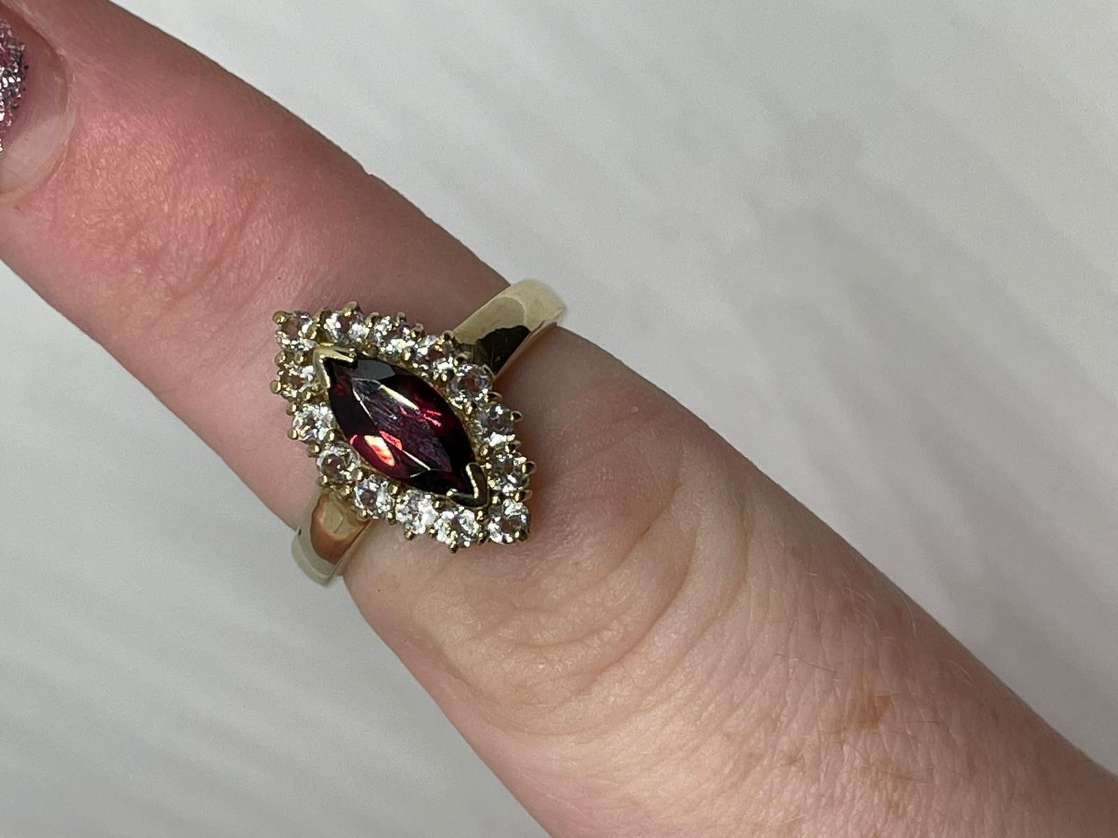 9ct gold garnet and white zircon cluster ring - Image 2 of 2