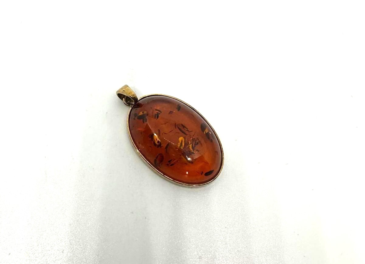 9ct gold amber pendant