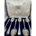 Silver boxed tea spoons x 6