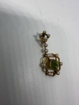 15ct gold pearl and peridot pendant