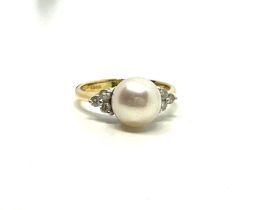 18ct gold Pearl and diamond ring