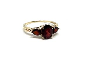 9ct gold garnet ring