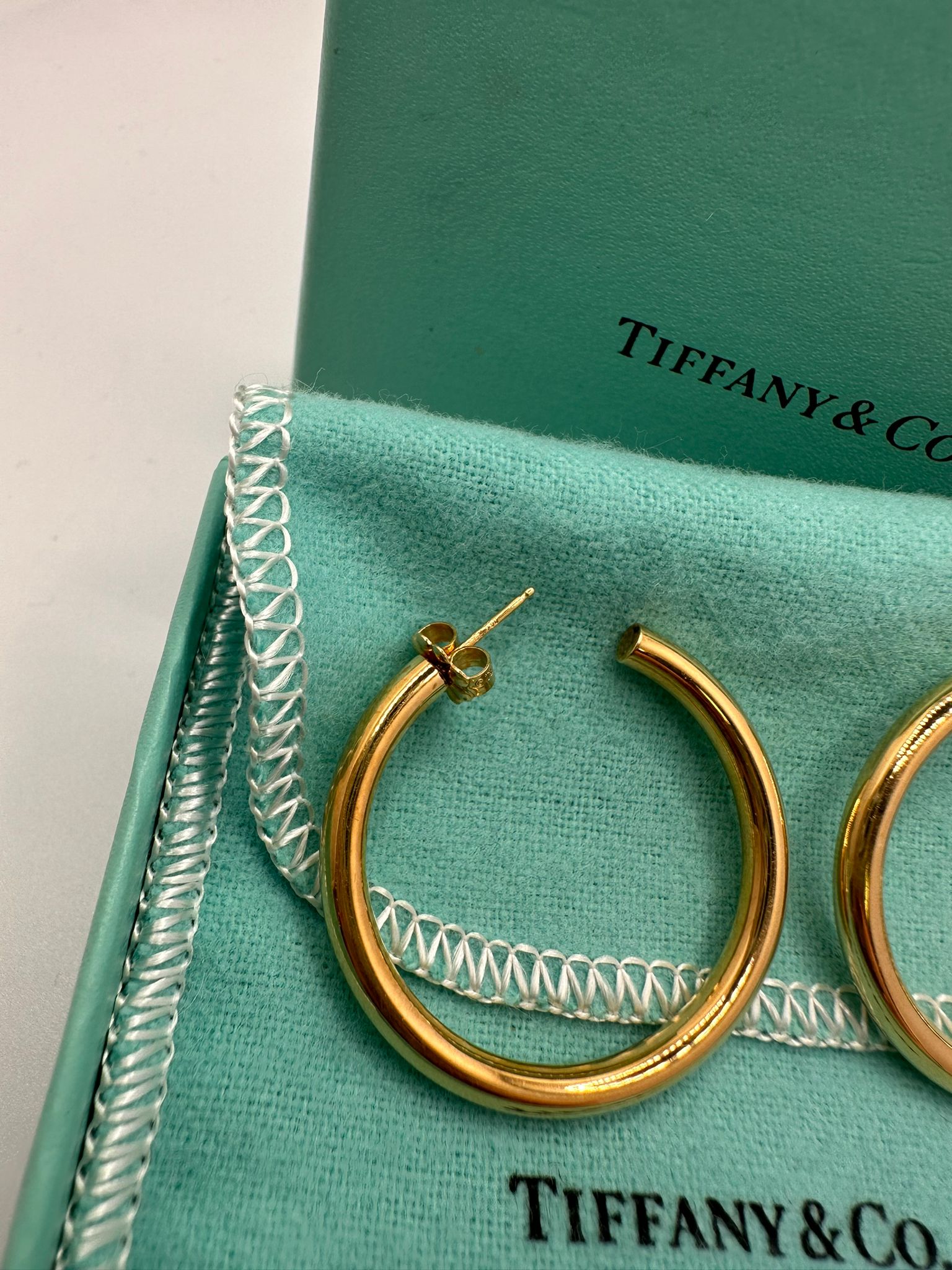 18ct gold Tiffany & Co earrings - Image 3 of 4