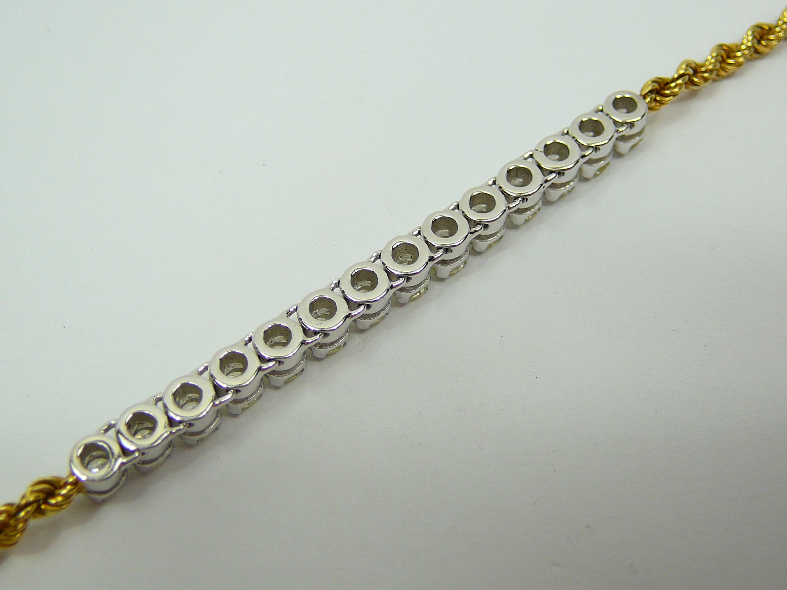 18ct dual gold diamond bracelet - Image 3 of 3