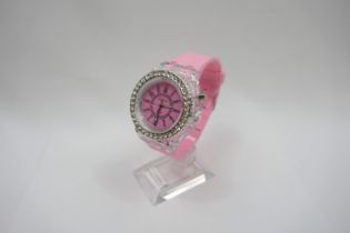 Ladies quartz wristwatch. Composite and stainless steel case