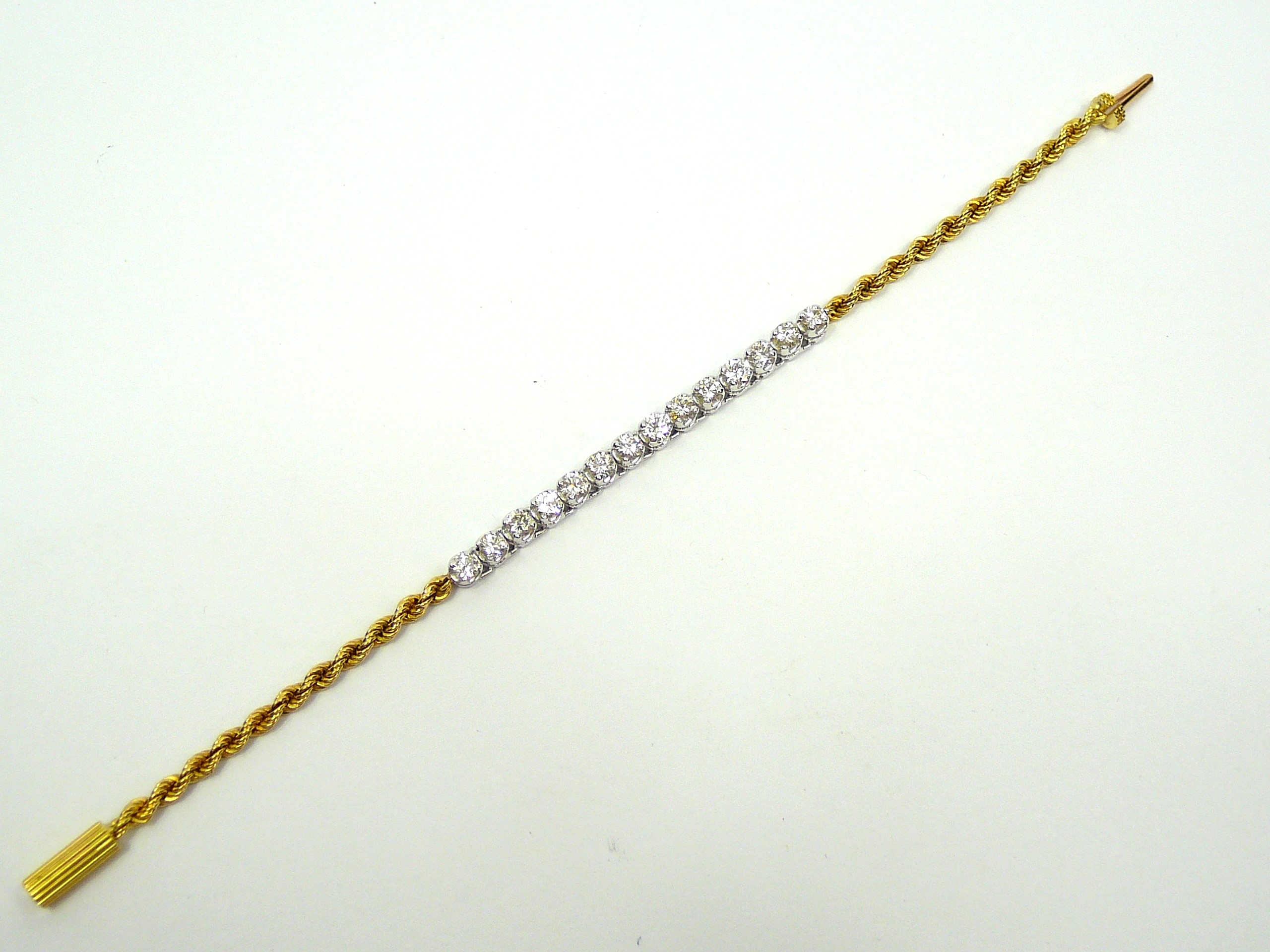 18ct dual gold diamond bracelet - Image 2 of 3