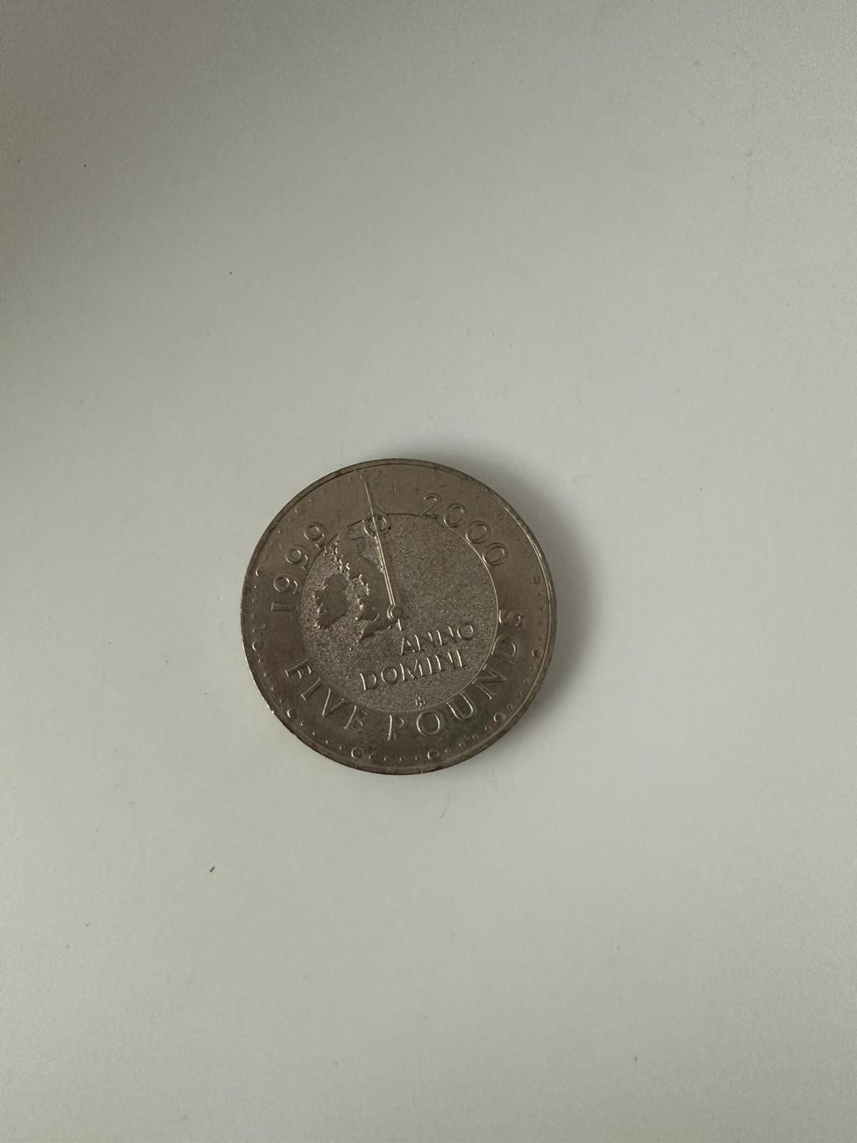 £5 coin - Image 2 of 2