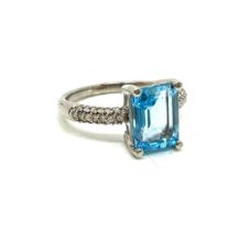 18ct gold blue topaz and diamond ring