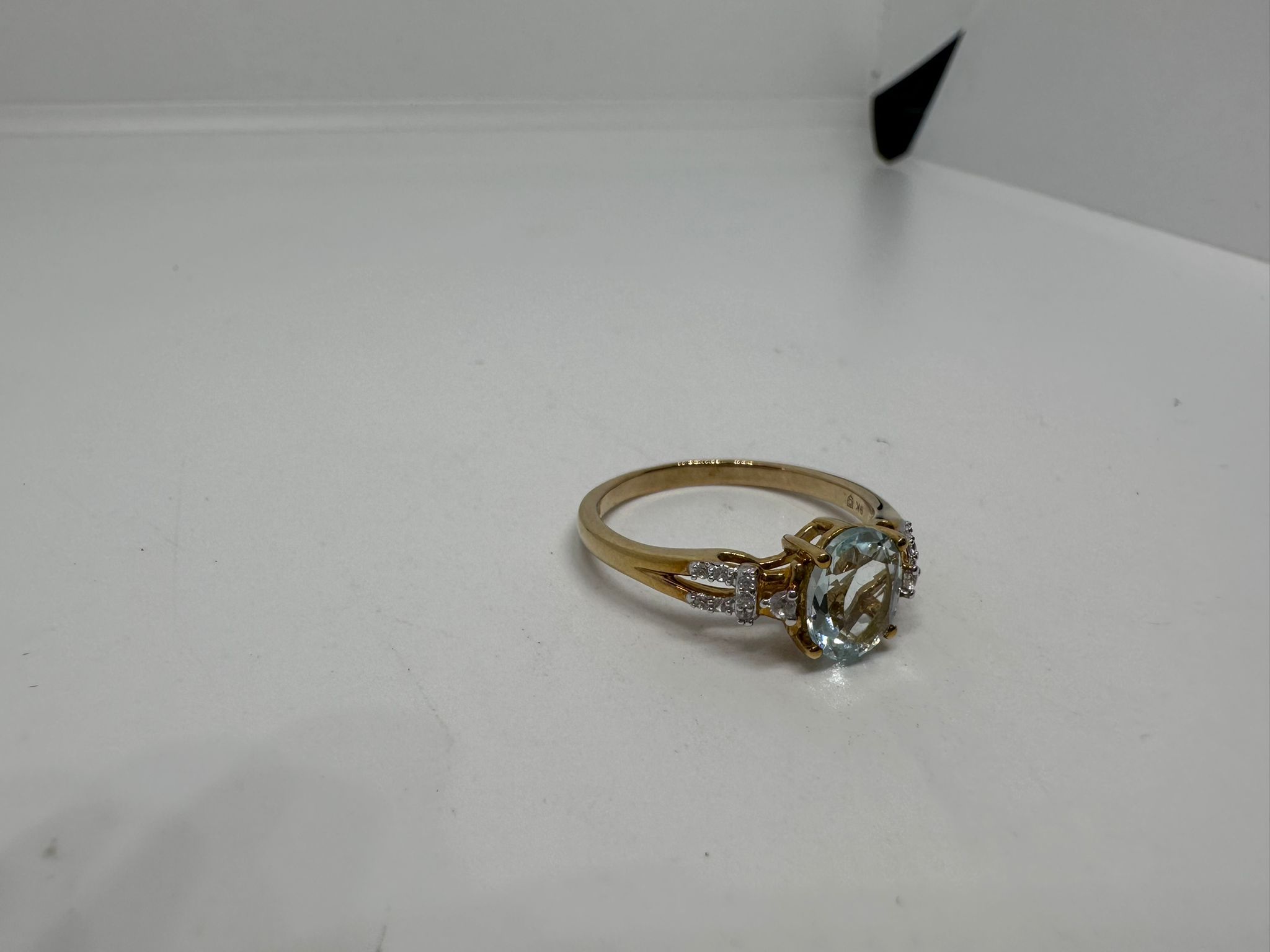 9ct gold aqua marine and white spinnel ring - Image 3 of 3