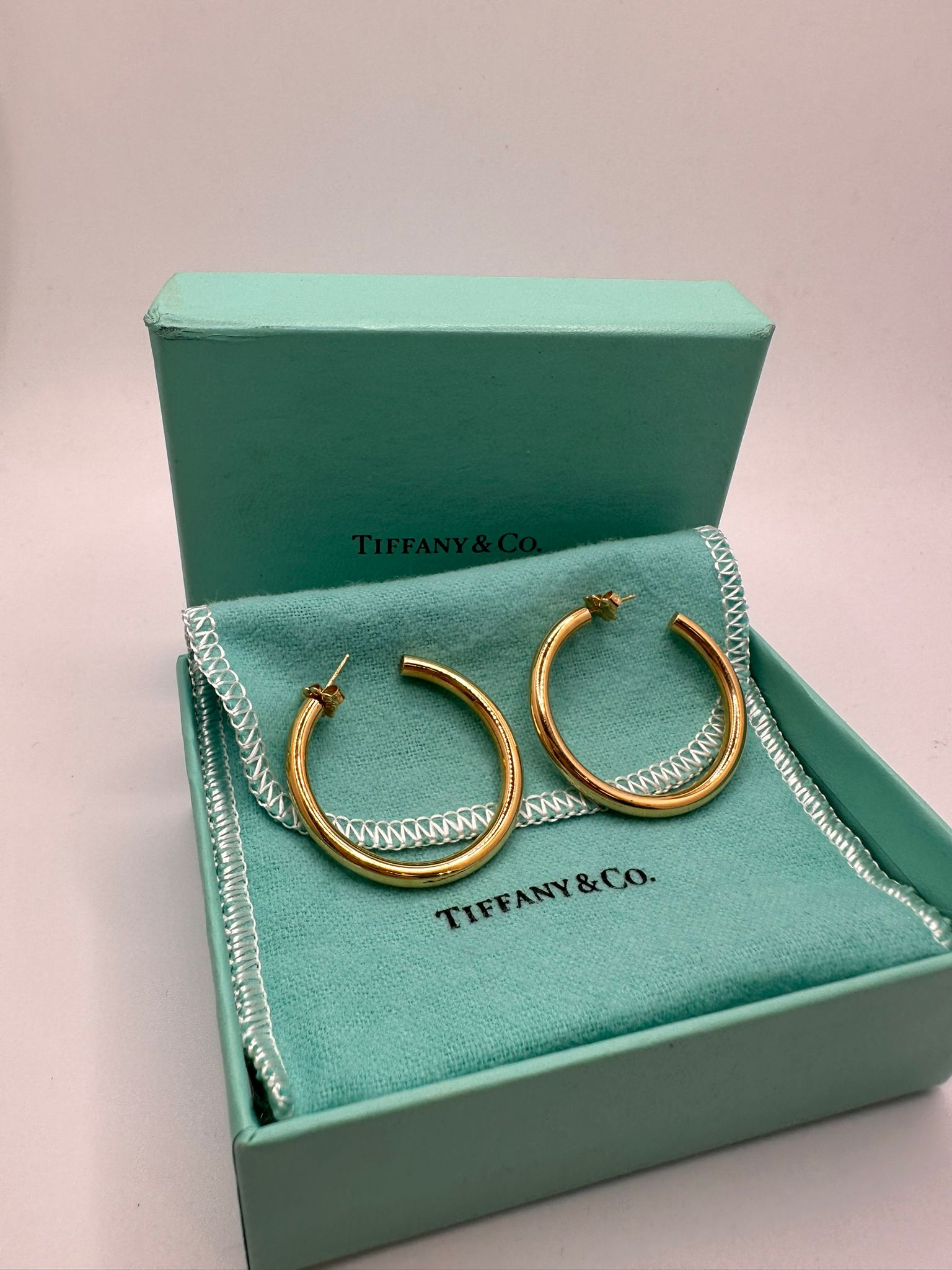 18ct gold Tiffany & Co earrings - Image 4 of 4