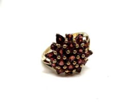 9ct gold garnet ring