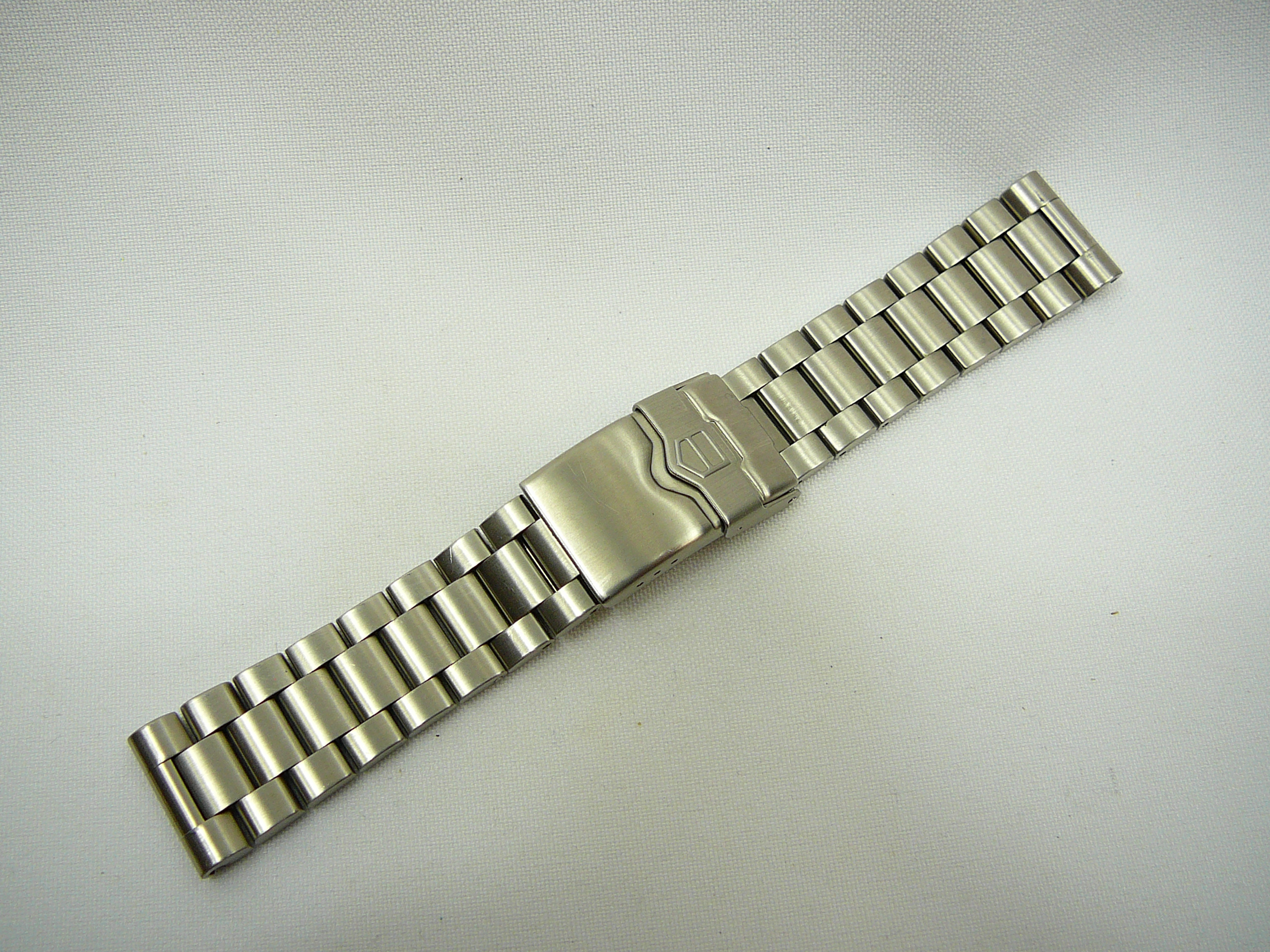 Gents Tag Heuer 19mm watch bracelet.